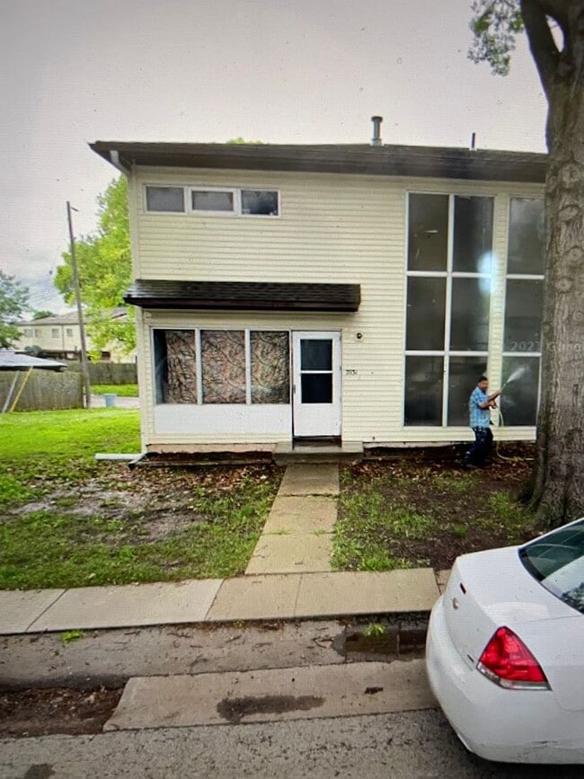 Building Photo - 3 Bed 1.5 bath Townhome for Rent
