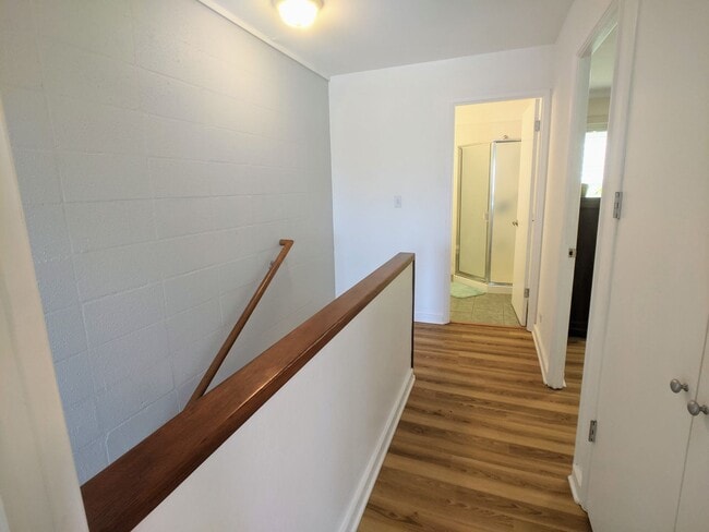 Building Photo - Fully Furnished Waialae Gardens 2 Bed/2 ba...