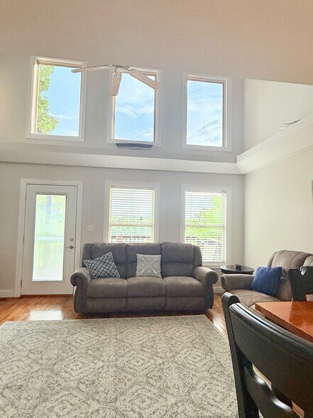 Building Photo - 949 Hideaway Dr