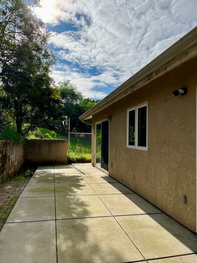 Building Photo - 153 Las Flores Dr