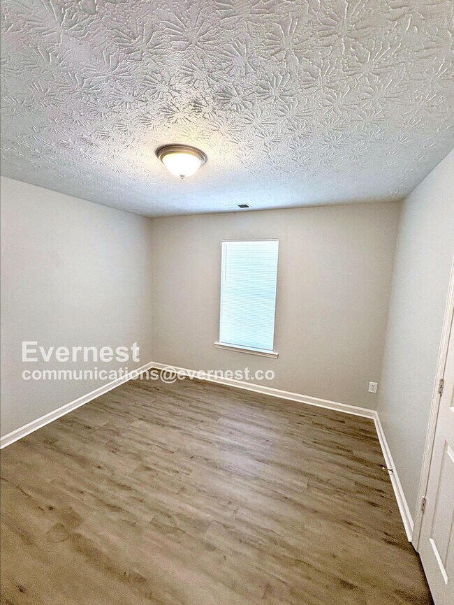 Building Photo - 305 Renee Dawn Ct