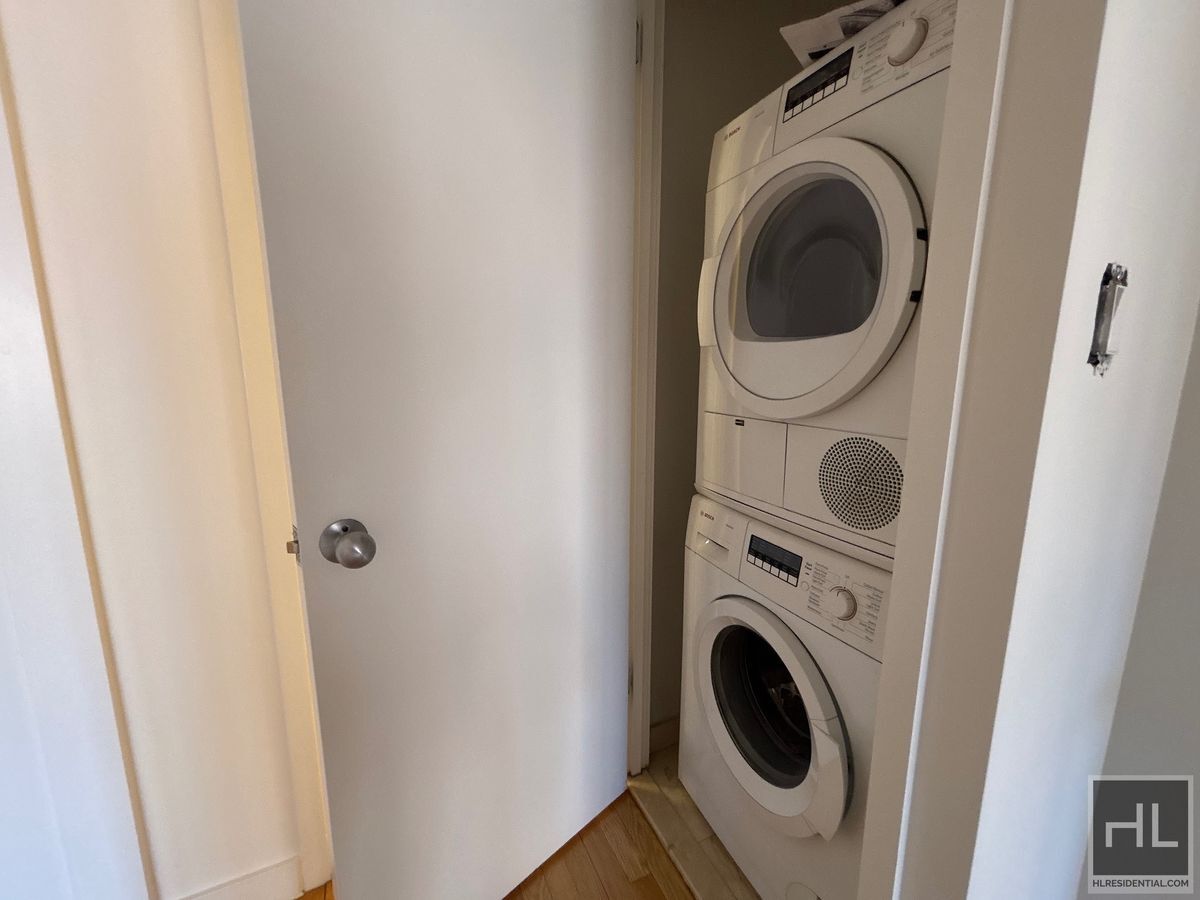 Building Photo - Fourth Avenue