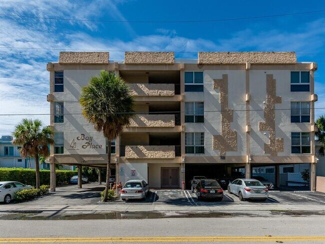 Building Photo - 2420 Diana Dr
