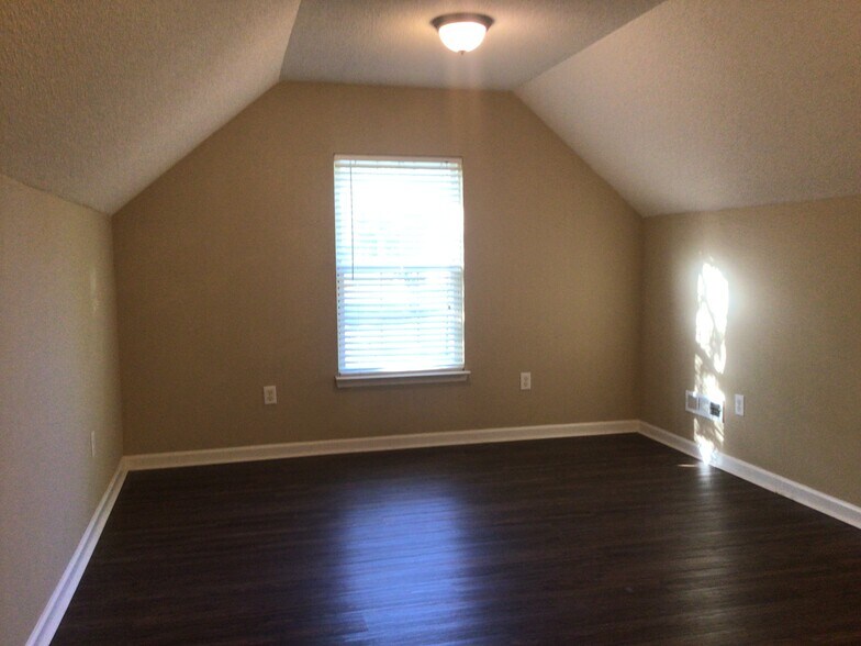 Building Photo - 109 Karsten Creek Dr