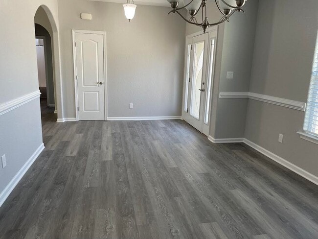 Building Photo - Woodbridge Pointe