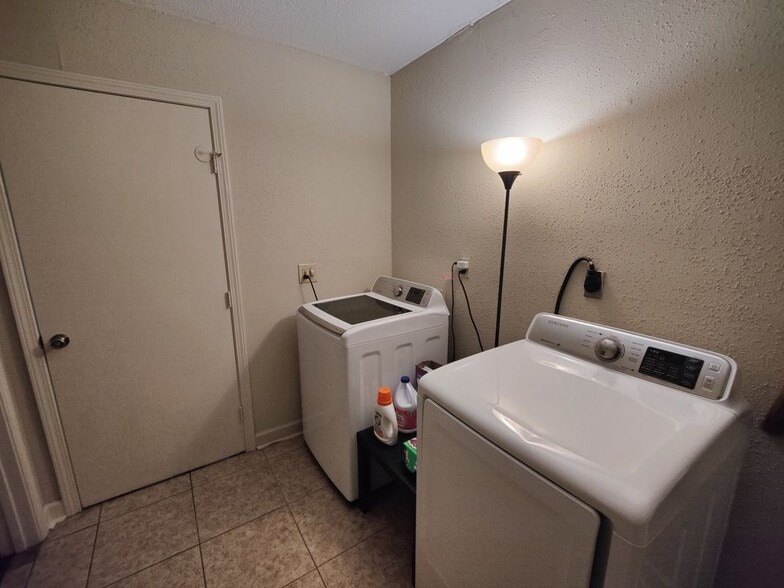 Building Photo - 3653 Timber Bluff Ln