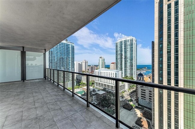 Building Photo - 275 1st Ave S