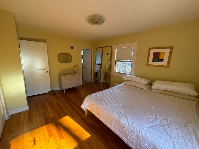 Building Photo - 5 Skyline Dr