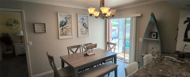 Building Photo - 824 Devon Rd