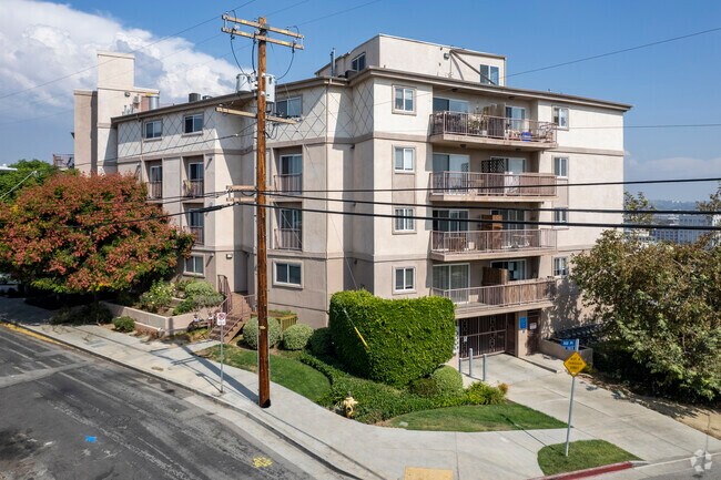 700 N Hill Pl - 4006