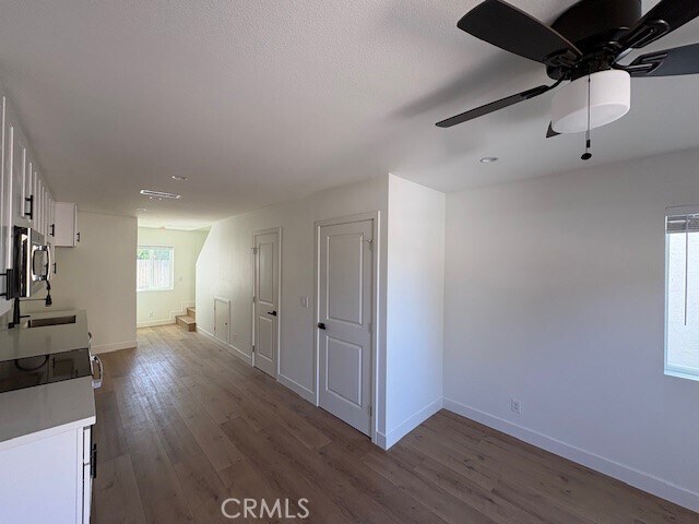 Building Photo - 758 W 20th St