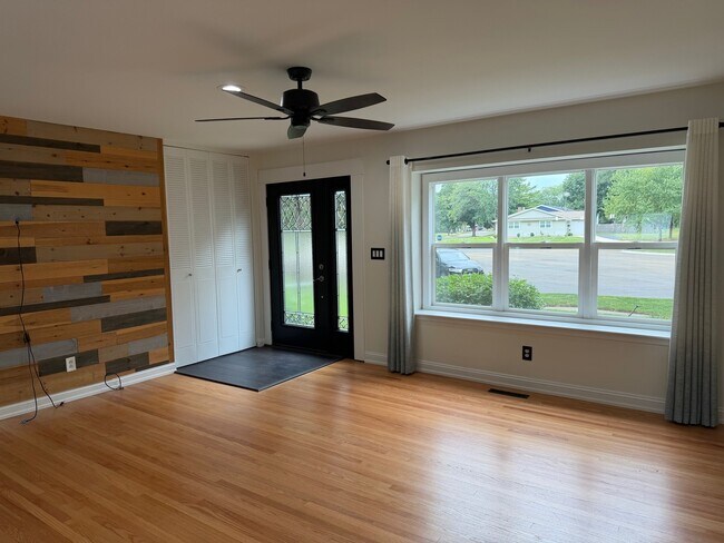 Building Photo - 303 Lee Ct