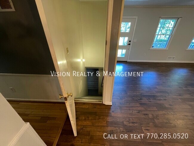Building Photo - 117 Bascomb Dr