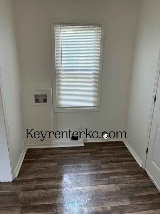 Building Photo - 3 Bed 2 Bath ready to rent!