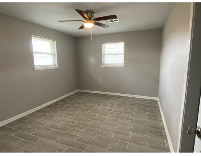 Building Photo - 2814 Pakenham Dr