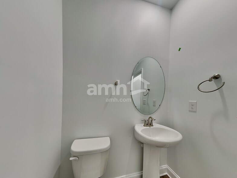 Building Photo - 6066 Rosemore Ln