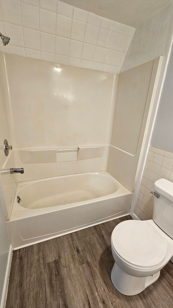 Building Photo - 1303-1305 Wolford Rd