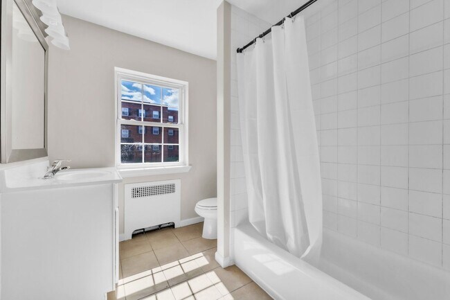 Building Photo - 41 Niles St