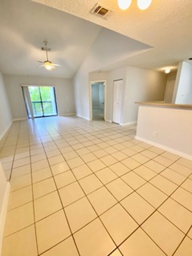 Building Photo - Excellent  location in Coral Springs