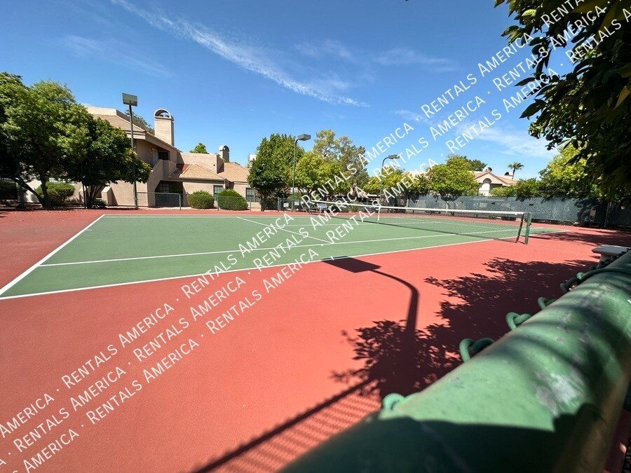 Building Photo - 5950 N 78th St
