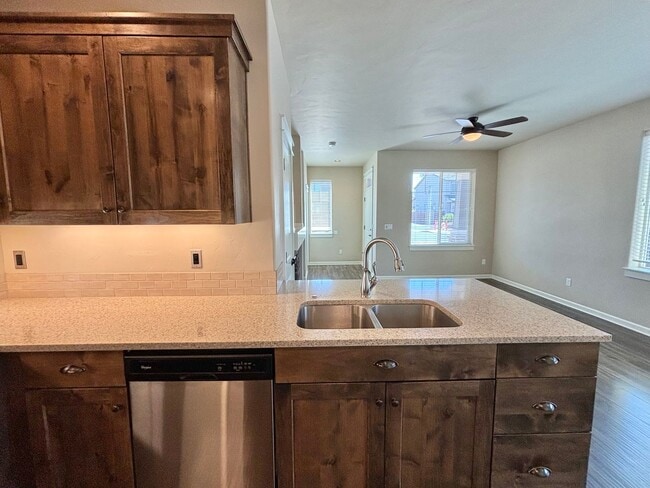 Building Photo - 2965 Yew Park Ln