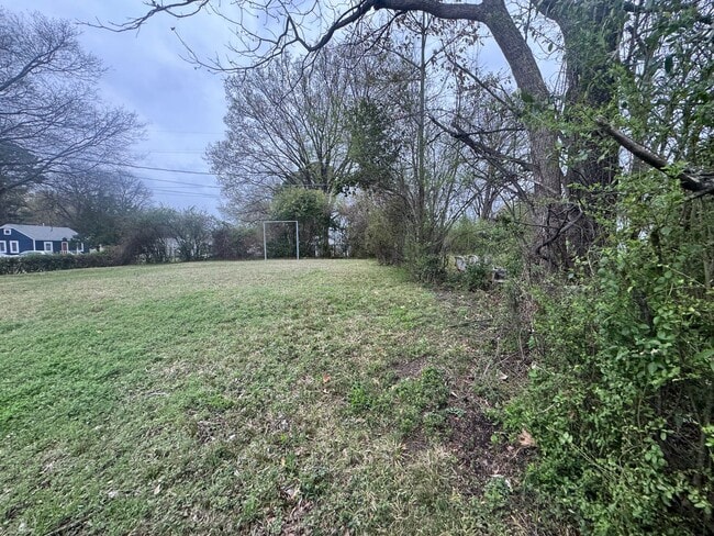 Building Photo - 1895 S Lauderdale St