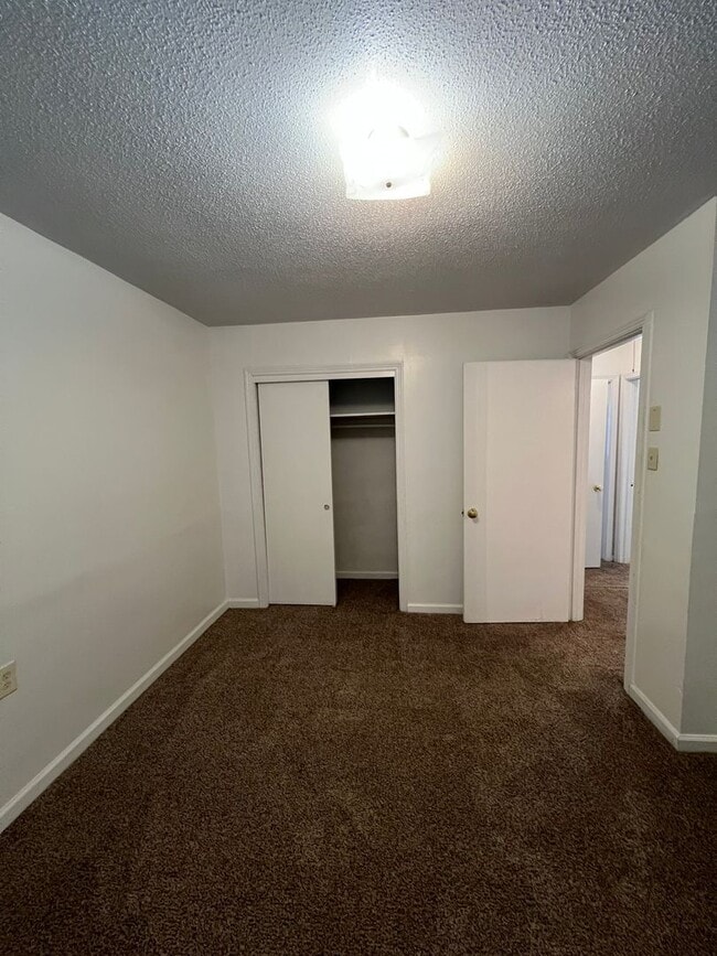 Building Photo - Excellent Location! 2 BR | 1 BA Brick Dupl...