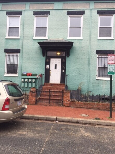 building - 242 12th Pl NE