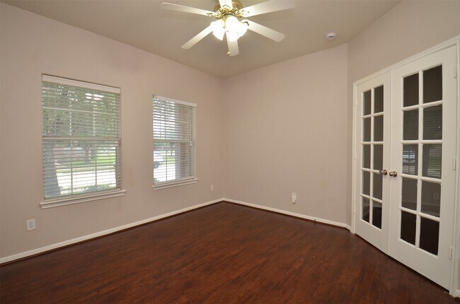 Building Photo - 2707 Roaring Oaks Ln