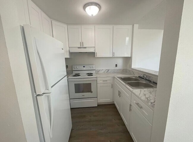 Building Photo - 2161 Eastview Pl