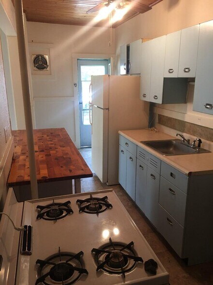 Kitchen - 404 Birr St