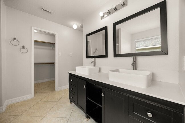 Building Photo - 29123 Foxingham Cir