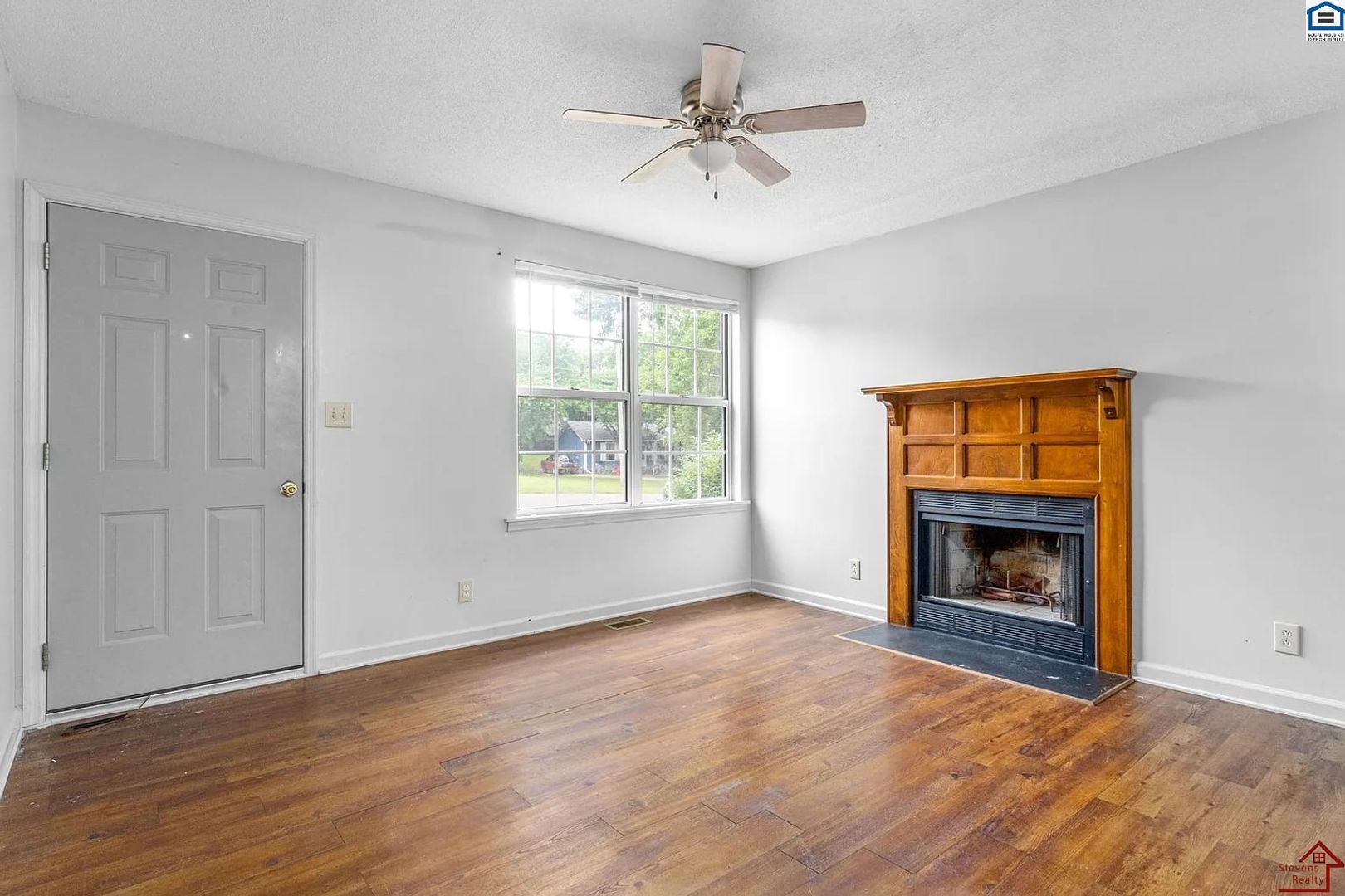 Building Photo - 1907 Roan Dr