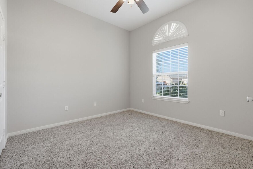 Building Photo - 313 San Rafael Dr