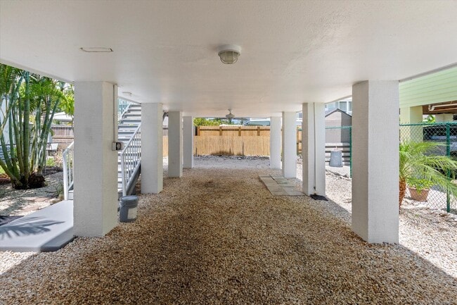 Building Photo - 2 Bedroom, 2.5 Bathroom AVAILABLE FOR 6 Months