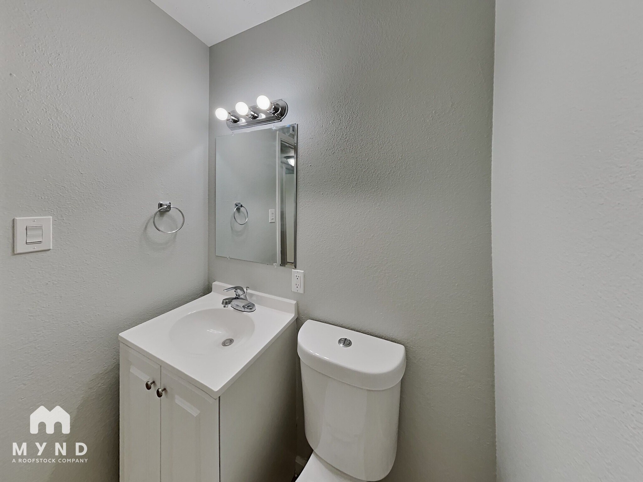 Building Photo - 640 Hause Ave