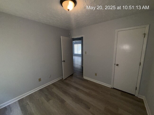 Building Photo - 1222 Skyline Dr