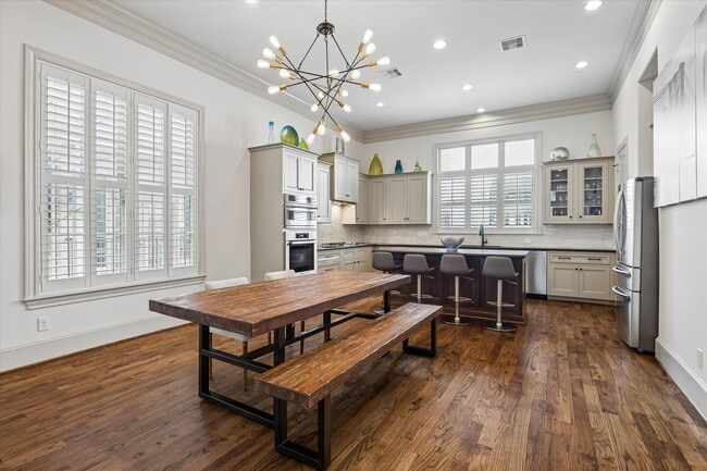 Building Photo - 1521 Oakdale St