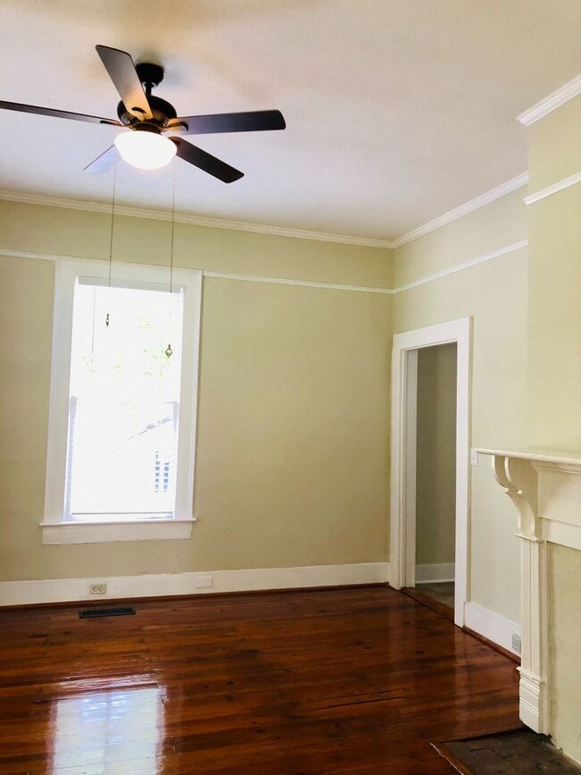 Building Photo - Plum Street-3 bedroom/2 bath home with large rocking chair front porch!