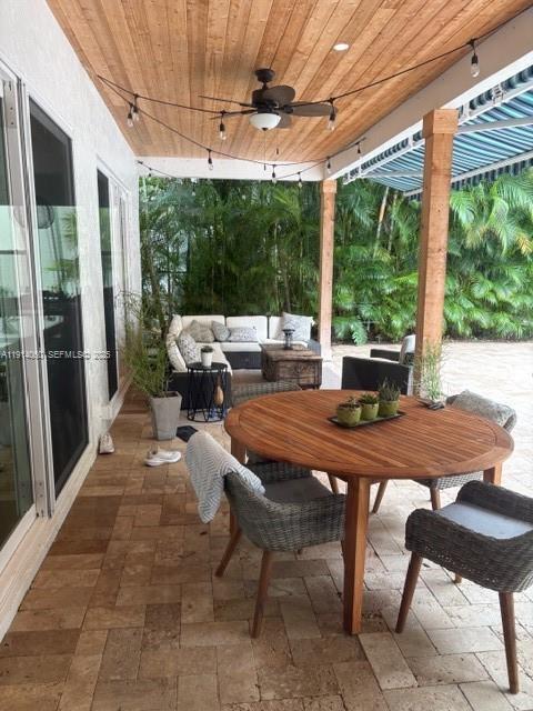 Building Photo - 159 Oakwood Ln