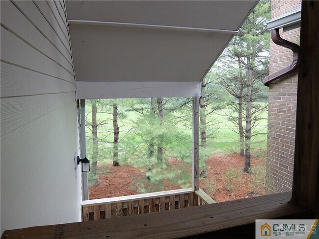 Building Photo - 1818 Ravens Crest Dr