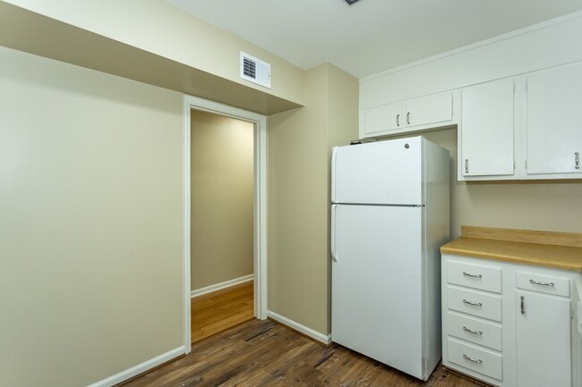 Building Photo - 2200 Montreat Cir