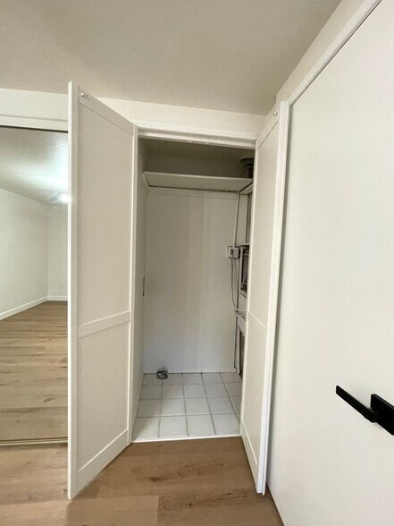 Building Photo - 3141 Hillview Dr N