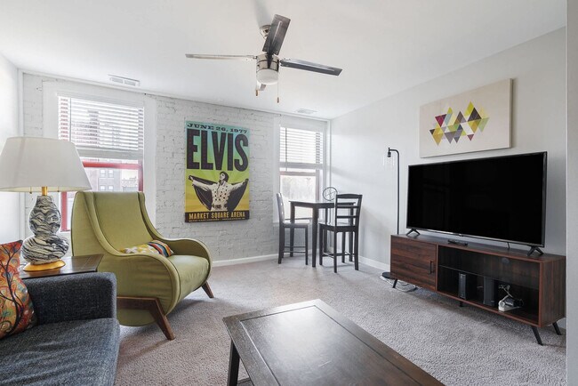 Primary Photo - 615 N East St