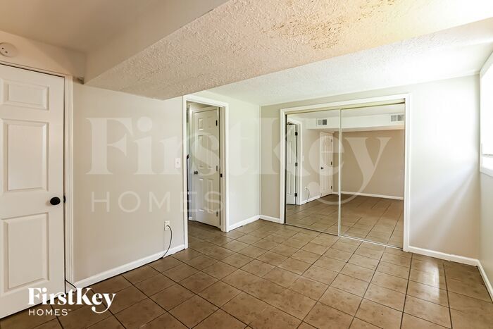 Building Photo - 19112 E Ponca Dr