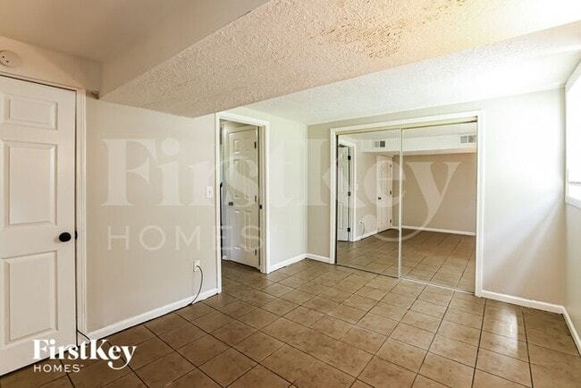 Building Photo - 19112 E Ponca Dr