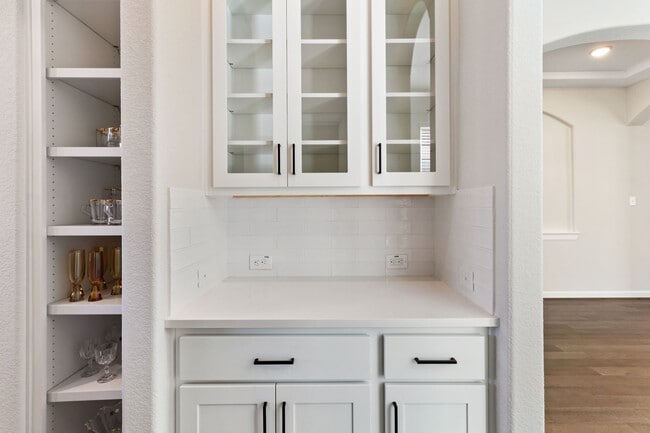 Building Photo - 6131 Belleau Lake Dr