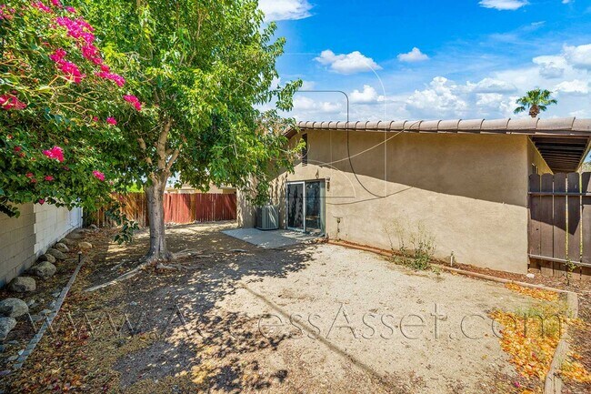 Building Photo - 52585 Avenida Velasco