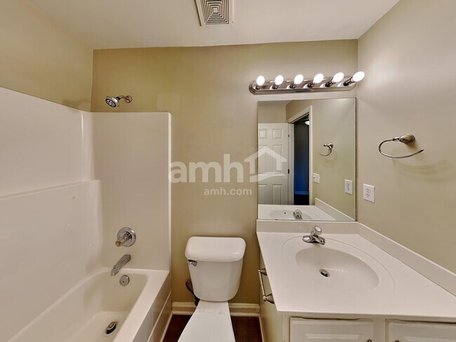 Building Photo - 2300 Devonshire Dr