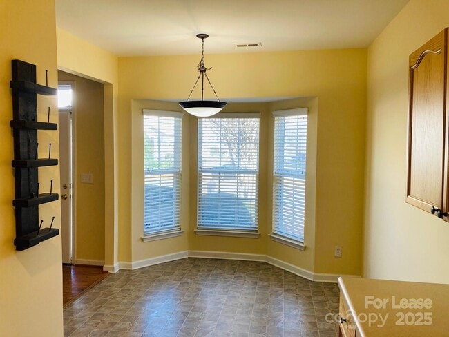 Building Photo - 7920 Mariners Pointe Cir